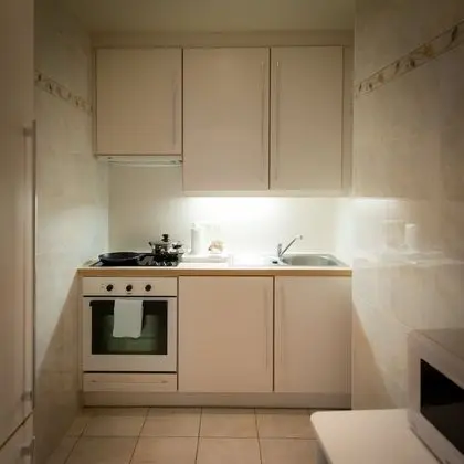 Üç Kişilik Oda, Küçük Mutfak, Ek Bina