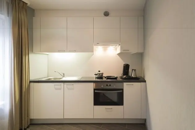 Üç Kişilik Oda, Küçük Mutfak, Ek Bina