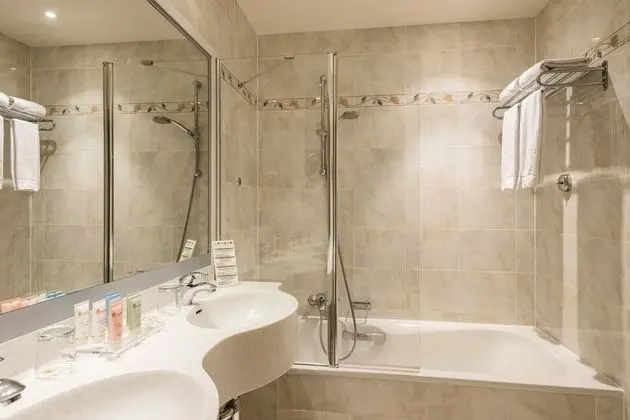 Üç Kişilik Oda, Küçük Mutfak, Ek Bina