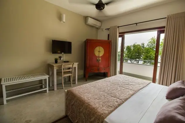 Deluxe Tek Büyük Yataklı Oda, Balkon, Göl Manzaralı