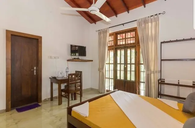 Deluxe Room with Shared Bathroom