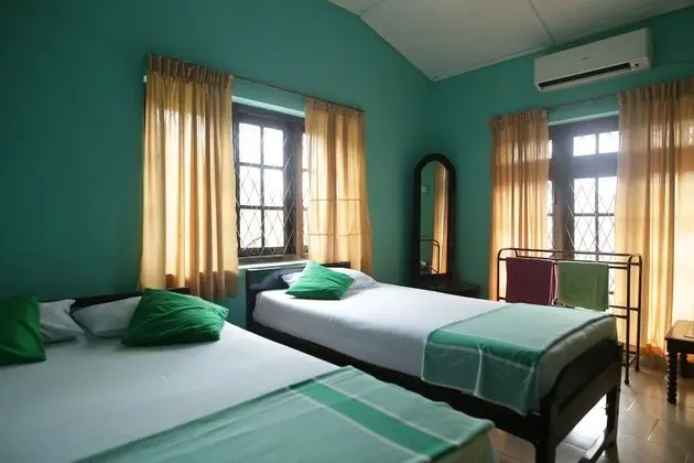 Üç Kişilik Oda (with Private Bathroom)