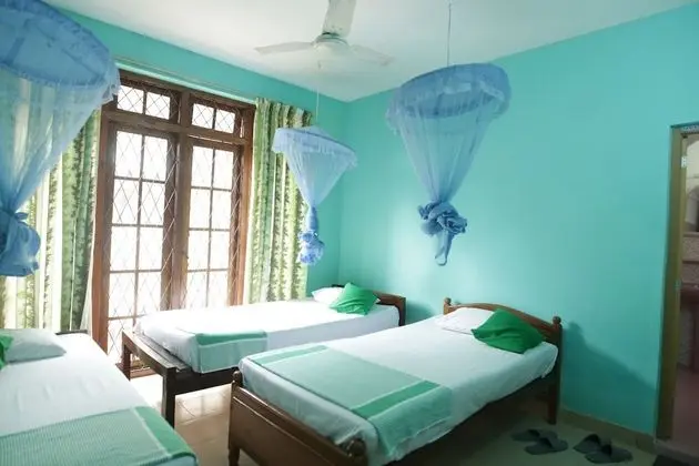 Üç Kişilik Oda (with Private Bathroom)