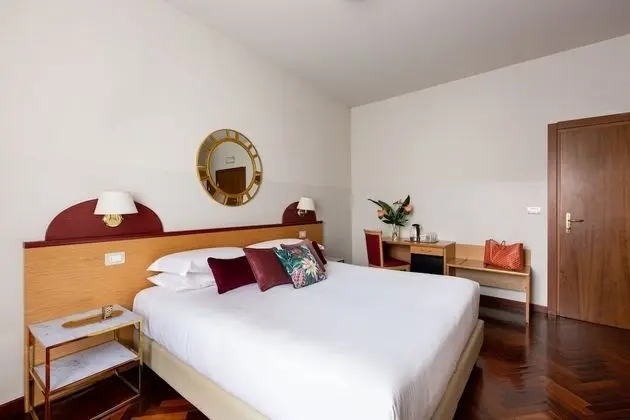 Tek Büyük veya İki Ayrı Yataklı Oda, Banyolu/Duşlu