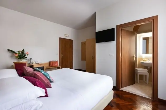 Tek Büyük veya İki Ayrı Yataklı Oda, Banyolu/Duşlu