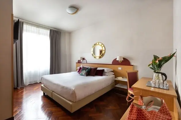 Tek Büyük veya İki Ayrı Yataklı Oda, Banyolu/Duşlu