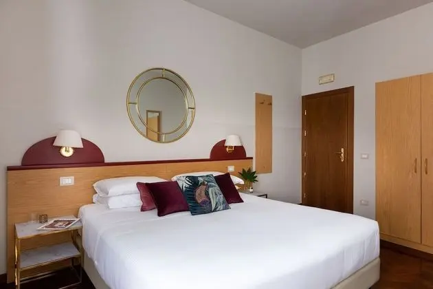 Tek Büyük veya İki Ayrı Yataklı Oda, Banyolu/Duşlu