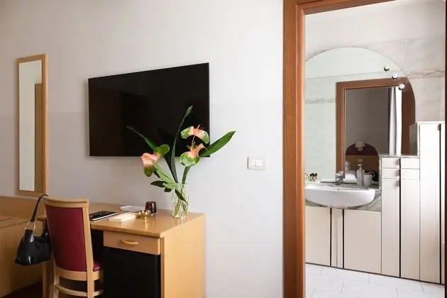 Tek Büyük veya İki Ayrı Yataklı Oda, Banyolu/Duşlu