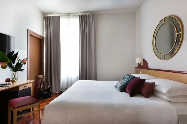 Tek Büyük veya İki Ayrı Yataklı Oda, Banyolu/Duşlu