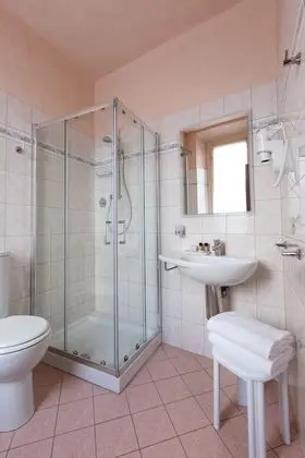 Tek Büyük veya İki Ayrı Yataklı Oda, Banyolu/Duşlu