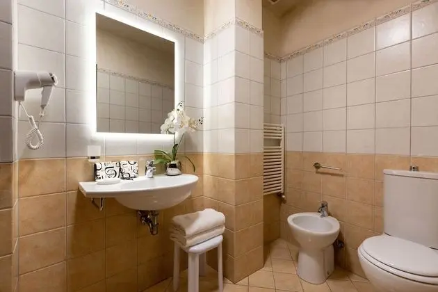 Tek Büyük veya İki Ayrı Yataklı Oda (Private External Bathroom)
