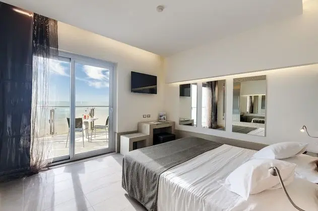 Üç Kişilik Oda, Balkon, Deniz Manzaralı