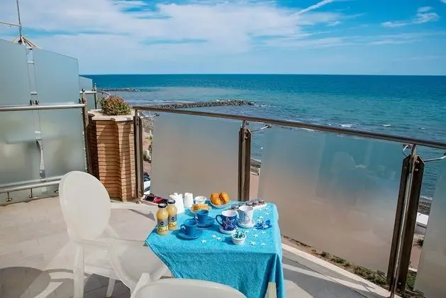 Üç Kişilik Oda, Balkon, Deniz Manzaralı