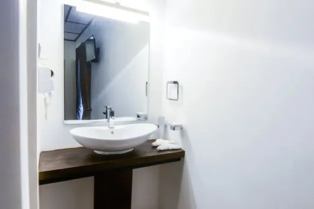 Deluxe Tek Büyük Yataklı Oda, Banyolu/Duşlu