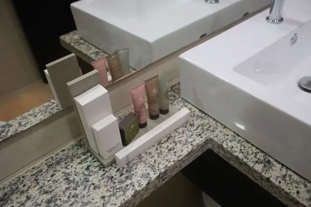 Junior Süit, 1 En Büyük (King) Boy Yatak, Banyolu/Duşlu