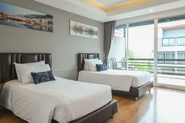 Deluxe Tek Büyük veya İki Ayrı Yataklı Oda, Havuz Manzaralı