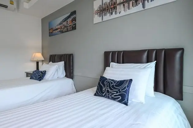 Deluxe Tek Büyük veya İki Ayrı Yataklı Oda, Havuz Manzaralı