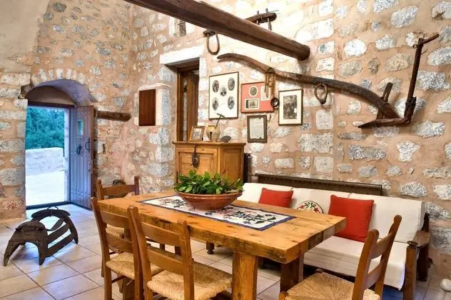 Oda, Teras (Milos)