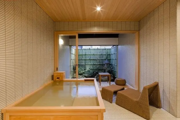 Premium Süit, 2 Yatak Odası, Özel Banyo, Bahçe Manzaralı (90sqm)