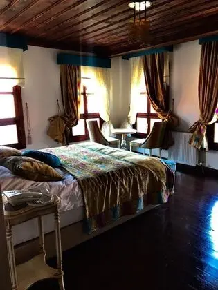 Standart Oda, Sokak Manzaralı