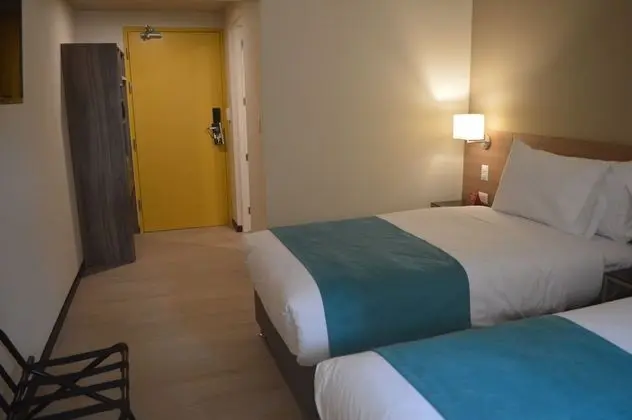 Tek Büyük Yataklı Oda, 2 Tek Kişilik Yatak