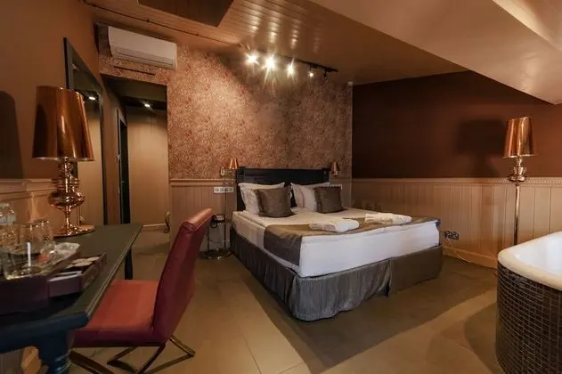 Comfort Tek Büyük veya İki Ayrı Yataklı Oda