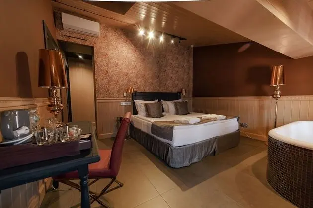 Comfort Tek Büyük veya İki Ayrı Yataklı Oda