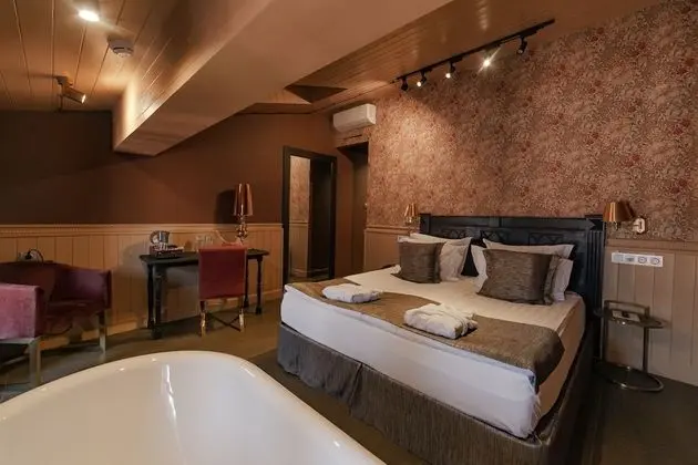 Comfort Tek Büyük veya İki Ayrı Yataklı Oda