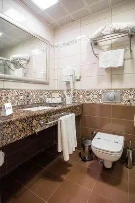 Standart Üç Kişilik Oda, Kara Tarafı