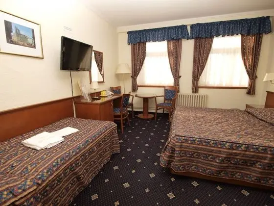 Üç Kişilik Oda