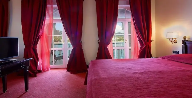 Deluxe Tek Büyük Yataklı Oda, Balkon, Deniz Manzaralı