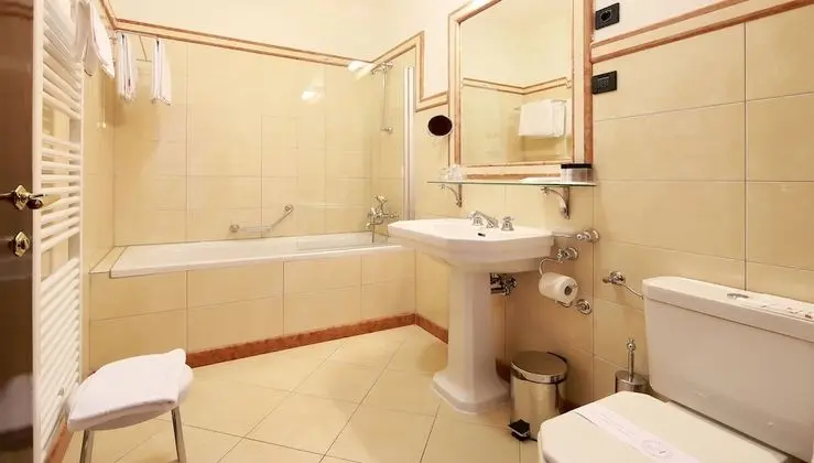 Deluxe Tek Büyük Yataklı Oda, Balkon, Deniz Manzaralı