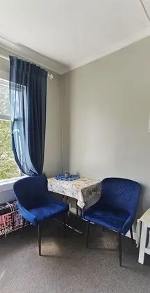 Tek Büyük veya İki Ayrı Yataklı Oda, Ortak Banyo