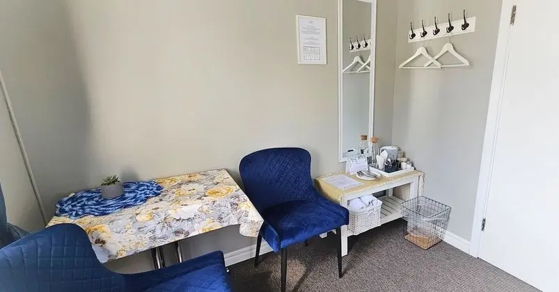 Tek Büyük veya İki Ayrı Yataklı Oda, Ortak Banyo