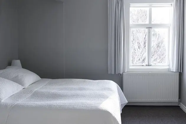 Tek Büyük veya İki Ayrı Yataklı Oda, Ortak Banyo