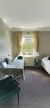 Üç Kişilik Oda, Ortak Banyo