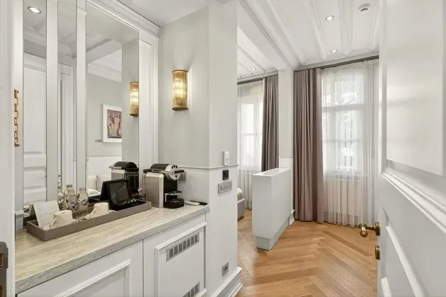 Deluxe Oda, Kısmi Deniz Manzaralı, Balkonlu