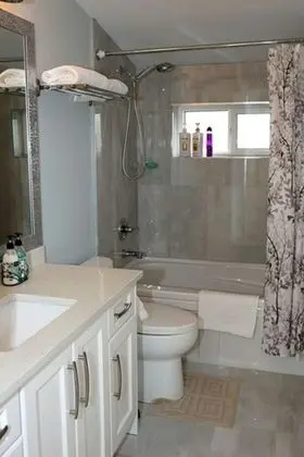 Oda, 1 Büyük (Queen) Boy Yatak, Sigara İçilmez (Shared Bathroom)