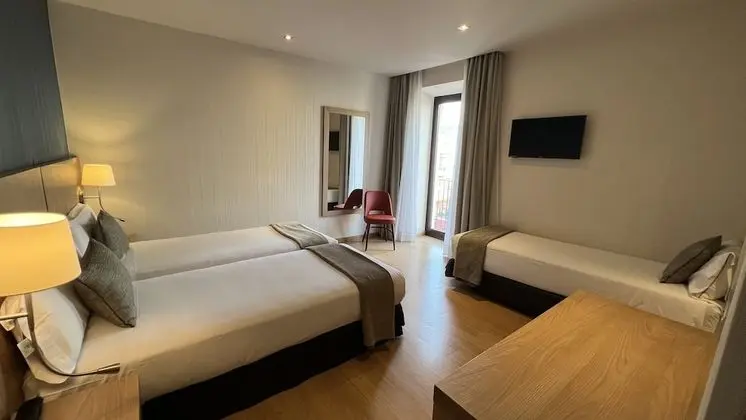 Üç Kişilik Oda