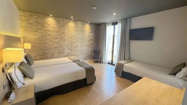 Üç Kişilik Oda