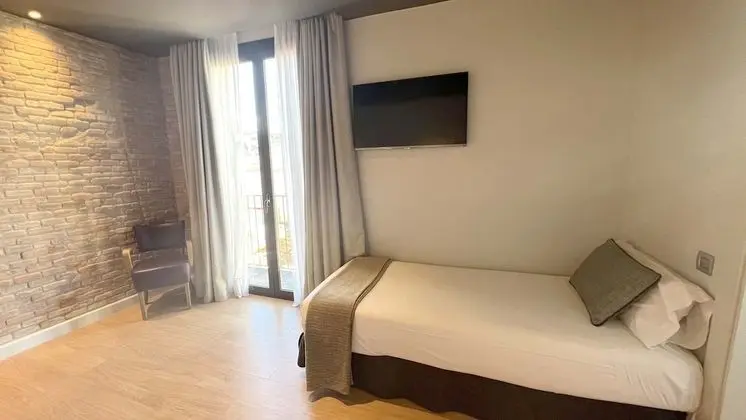 Üç Kişilik Oda