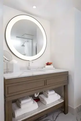 Foggy Bottom Jr. Suite