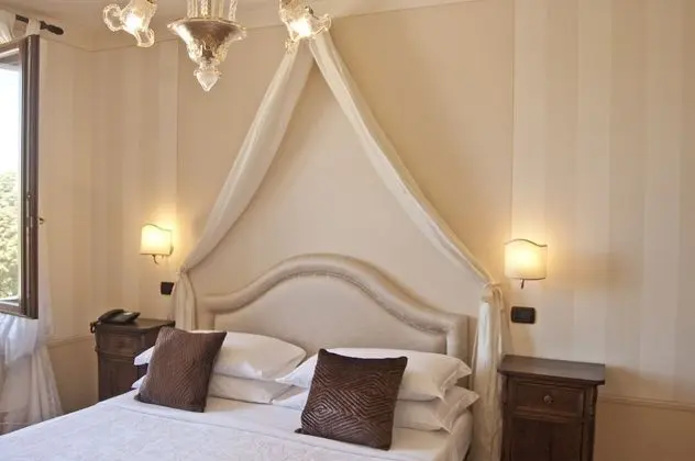 Büyük Yataklı Tek Kişilik Oda