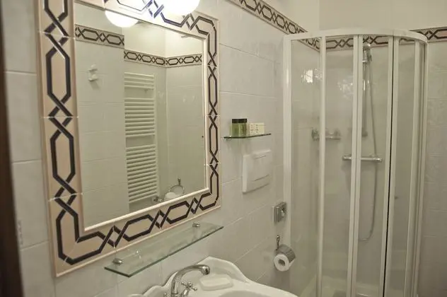 Büyük Yataklı Tek Kişilik Oda