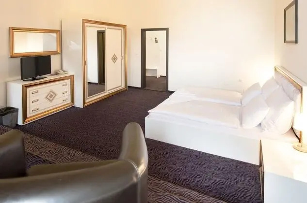 Luxury Tek Büyük Yataklı Oda