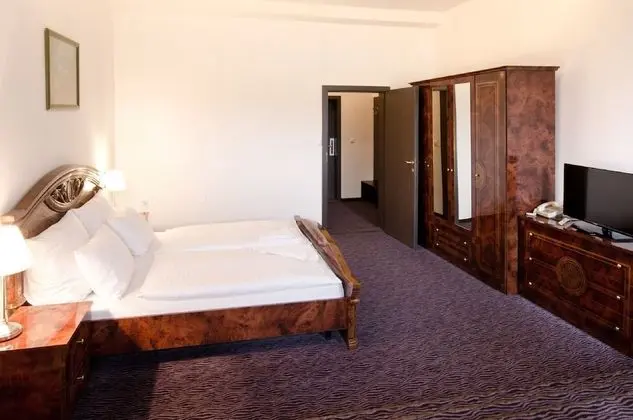 Luxury Tek Büyük Yataklı Oda