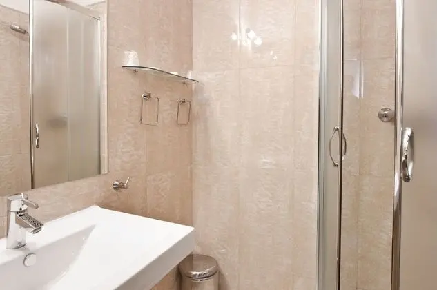 Luxury Tek Büyük Yataklı Oda