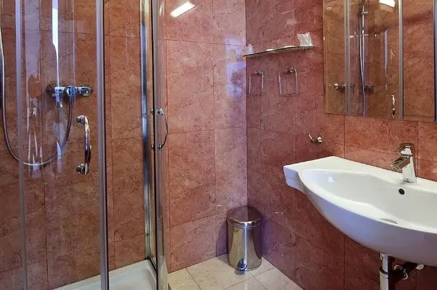 Luxury Tek Büyük Yataklı Oda
