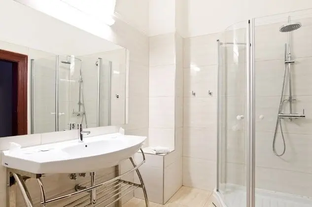 Luxury Tek Büyük Yataklı Oda