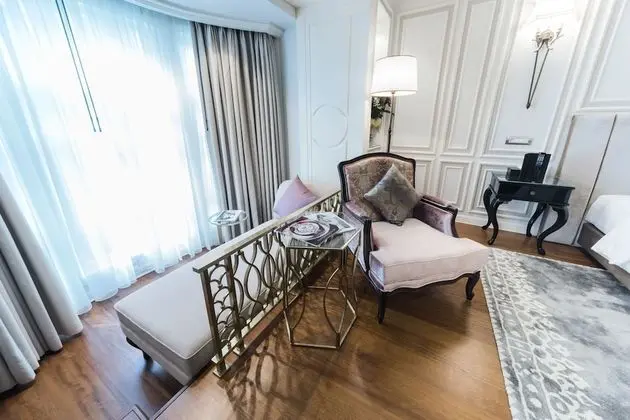 Luxury Oda